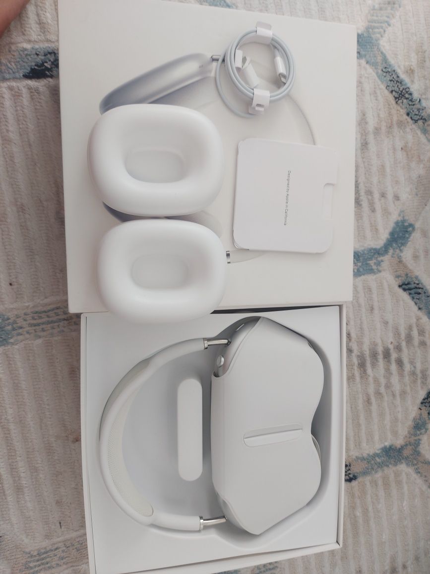 AirPods Max with Smart Case