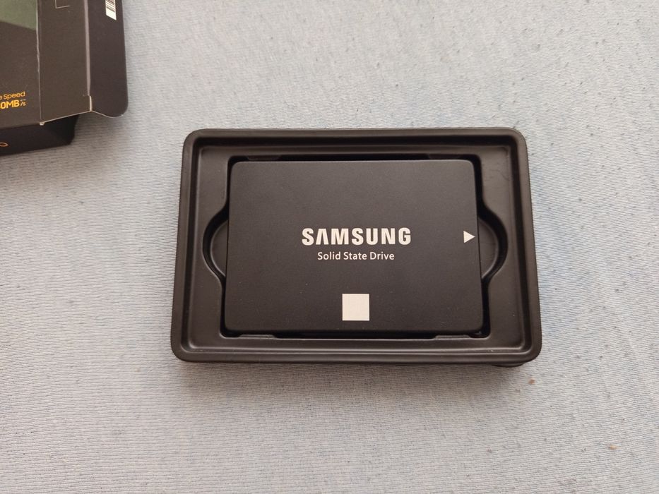 Продавам Samsung SSD 1tb