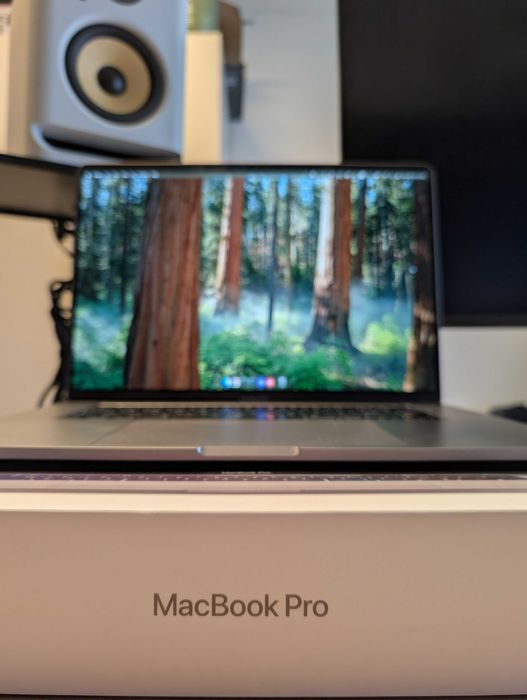 Топ модел Intel i9 MacBook Pro 16'' 16GB RAM 1TB SSD + подарък