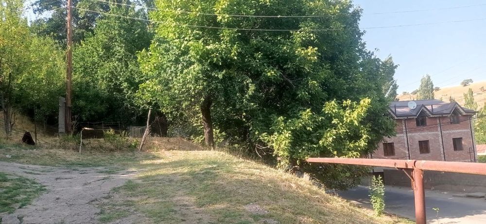 Yer bor sotiladi kadastri bor.