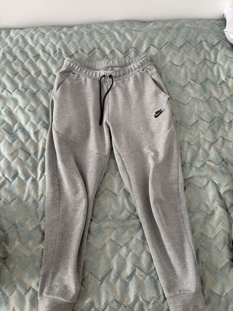 Nike tech fleece.ПРОДАВАМ И горнища