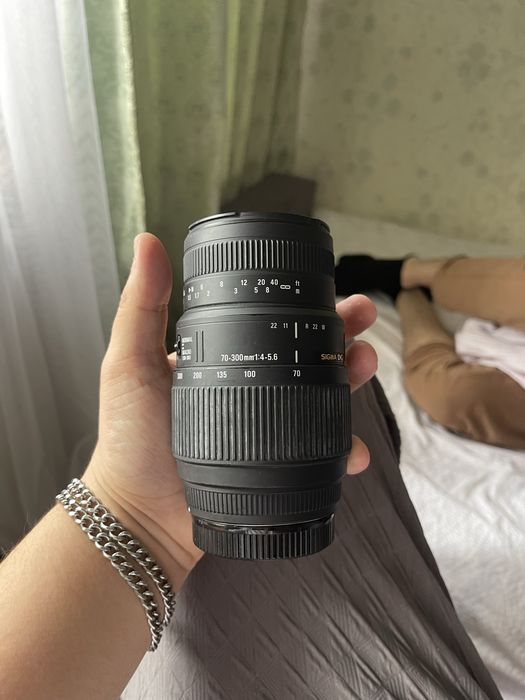 Продам Sigma Объектив Sigma AF 70-300mm F4-5.6 DG MACRO, Sony