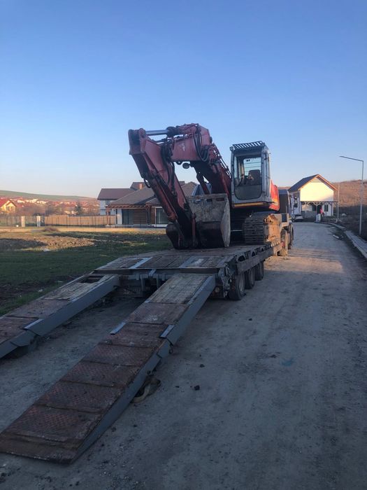 Transport utilaje cu trailer agabaritic pe latime