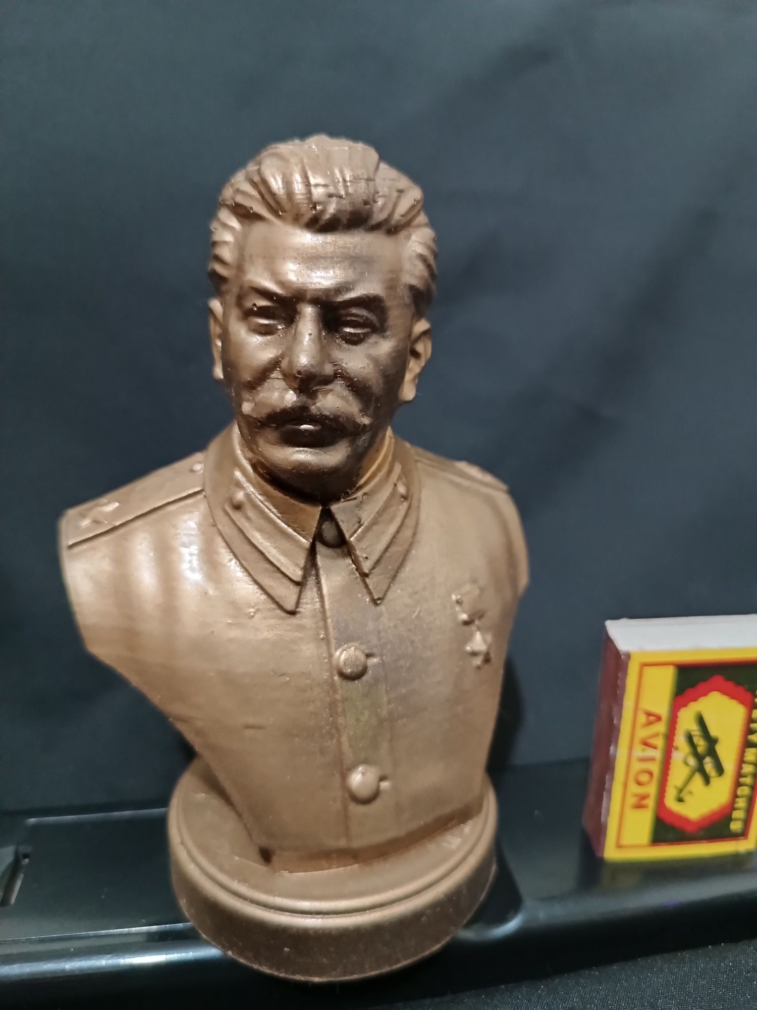 Продаю бюст Сталина пластик