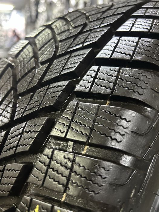 215/55/17 Goodyear Ultra Grip Performance Gen 1 Зимни 4 броя 9 мм