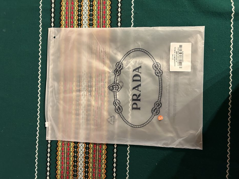 Тениска Prada (чисто нова)