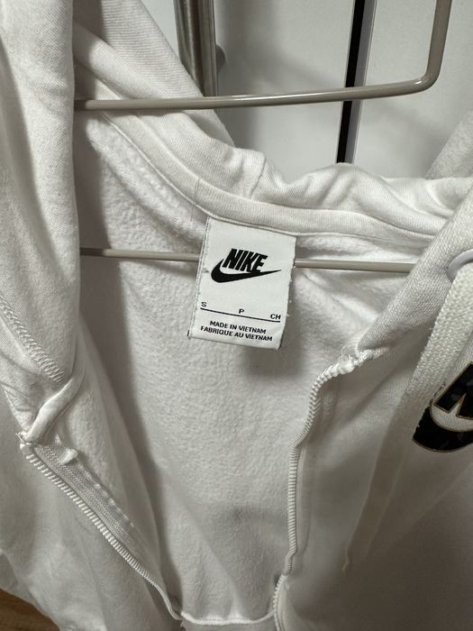 Бял суитчър Nike