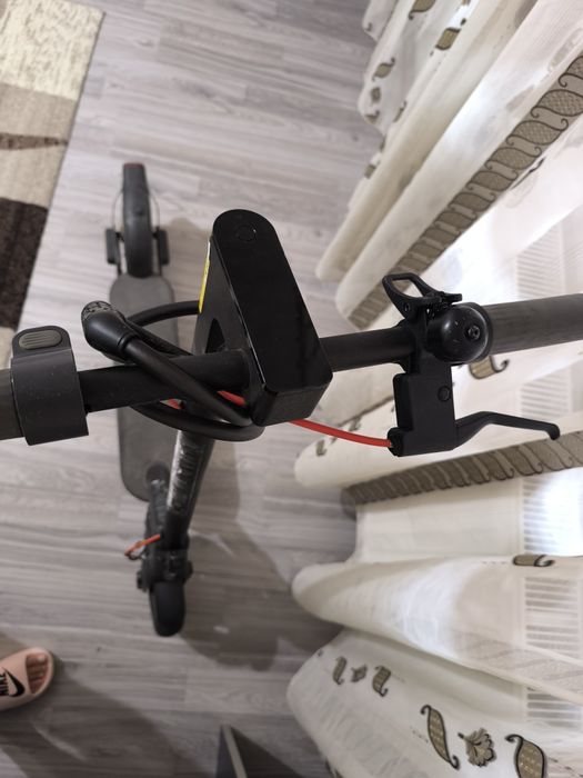 Vând trotinetă electrică Xiaomi 4 PRO 2 ND Gren  la 1500 negociabil