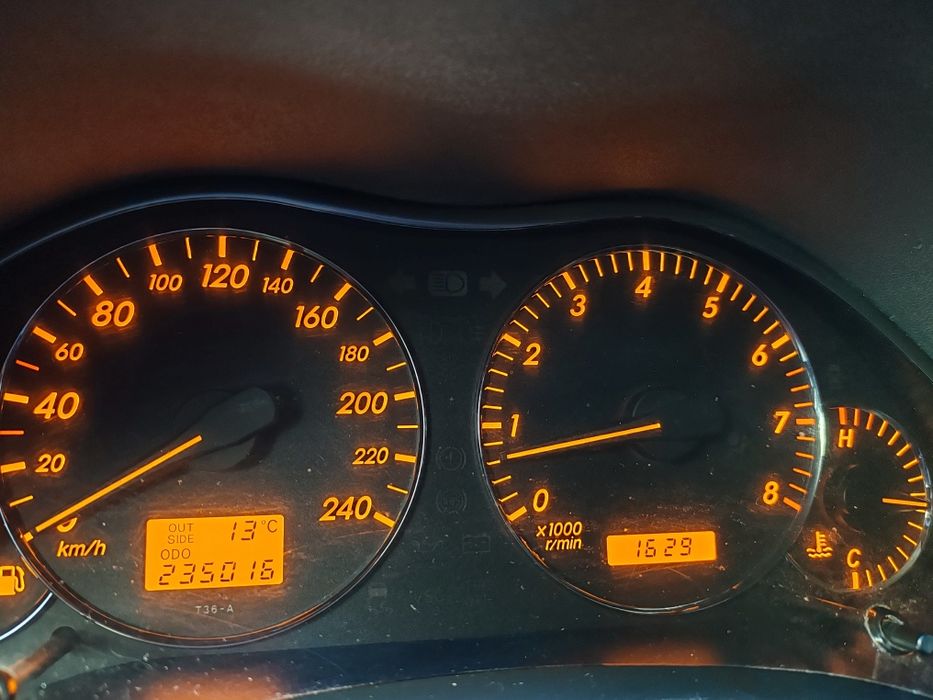 Toyota avensis 2003 -1,8 Benzina