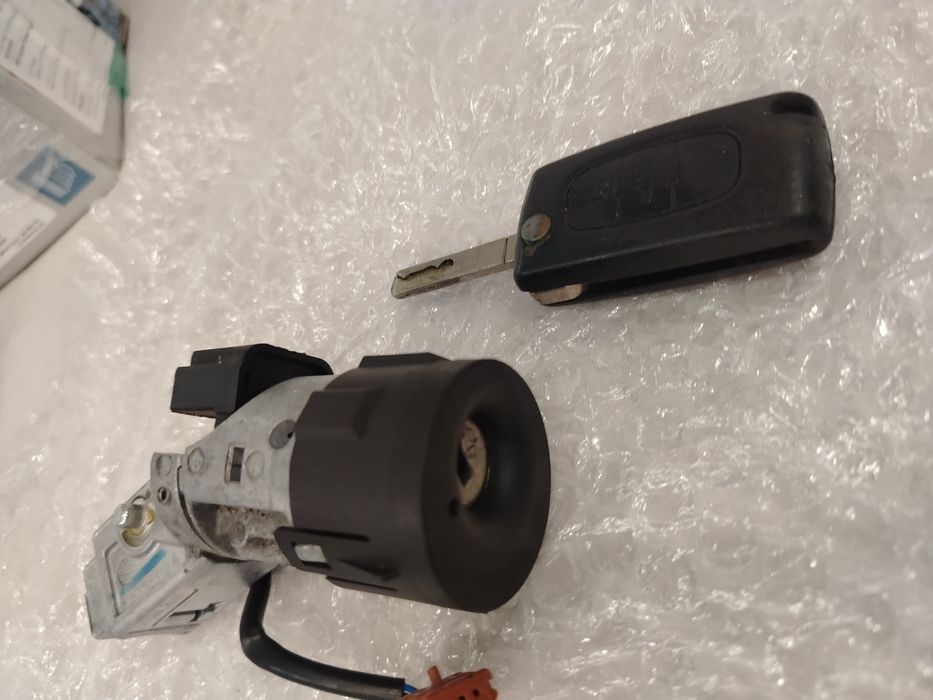 Контактен ключ за пежо 407
