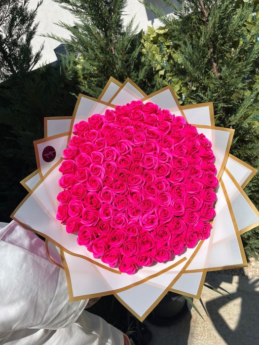 Buchet 101 trandafiri sapun orice nuanta si model accesorii coronite