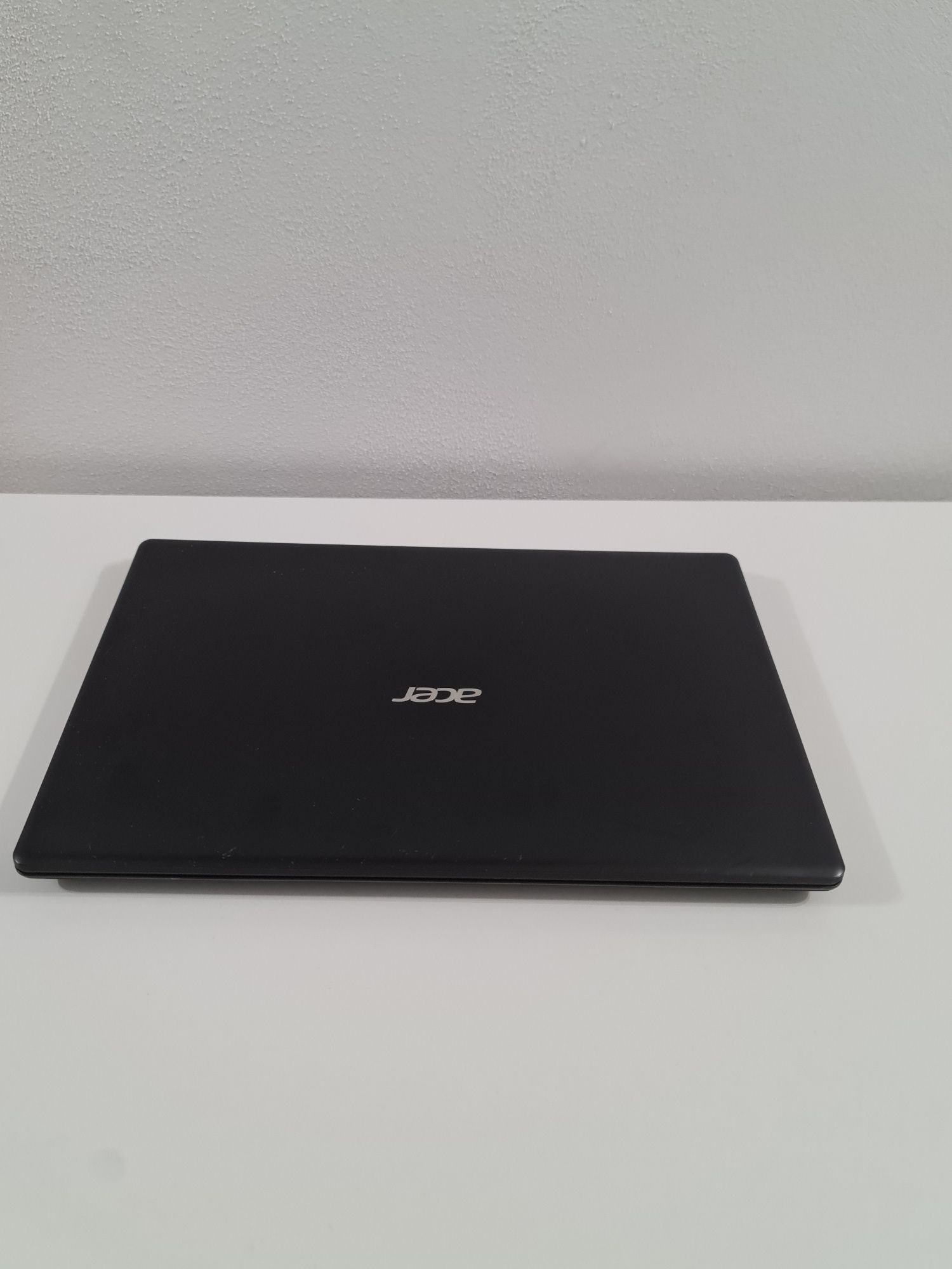 Laptop Acer cu i5 generatia 10 ,display mare 17.3