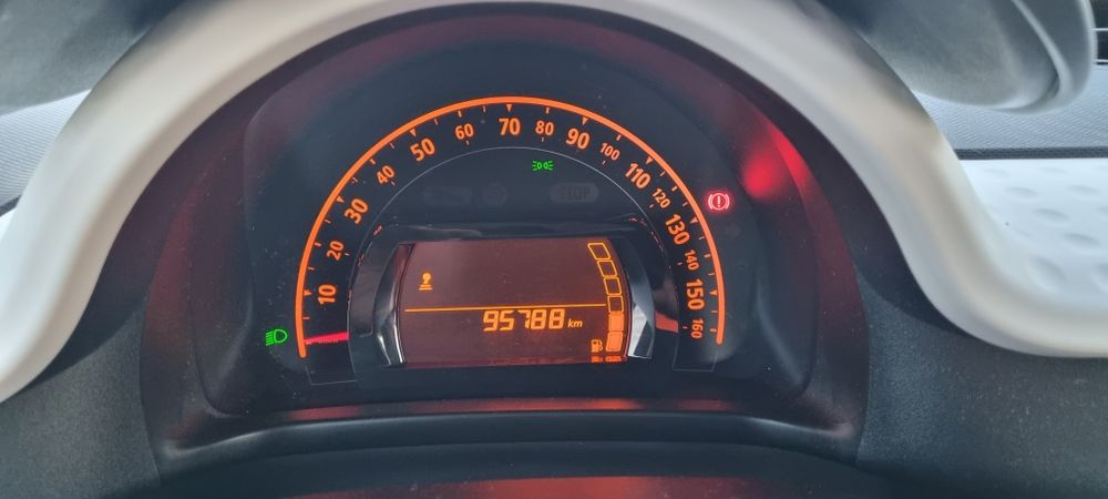 Renault Twingo - 2015 -klima - 4 usi - benzina 998 cm3  = 70cp