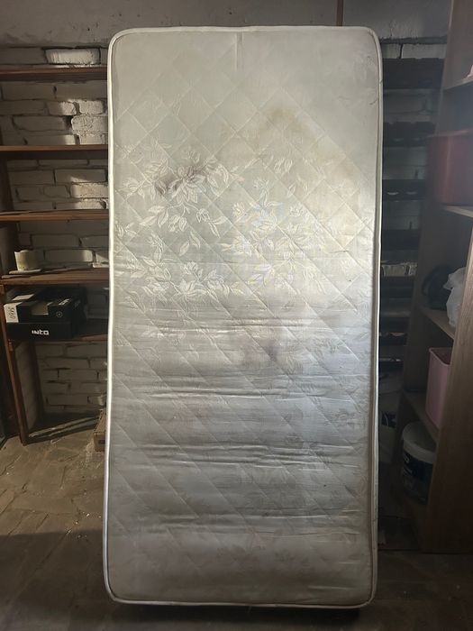 Продавам матраци 90/190