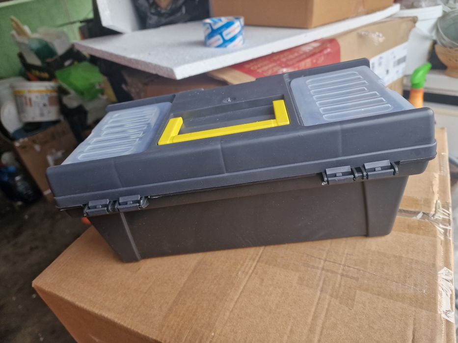 Cutie scule mecanica, spatii depozitare , raft interior.

Dimensiune: