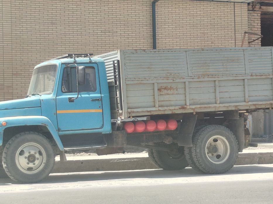 Газ 33-09 сотилади, холати а'ло. Оласиз минасиз. Пул топар машина.