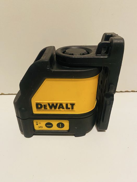 Laser dewalt DCE 088  putin fisurat