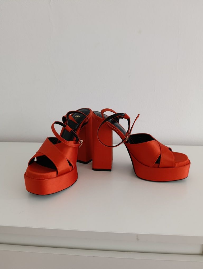 Нови сандали Zara