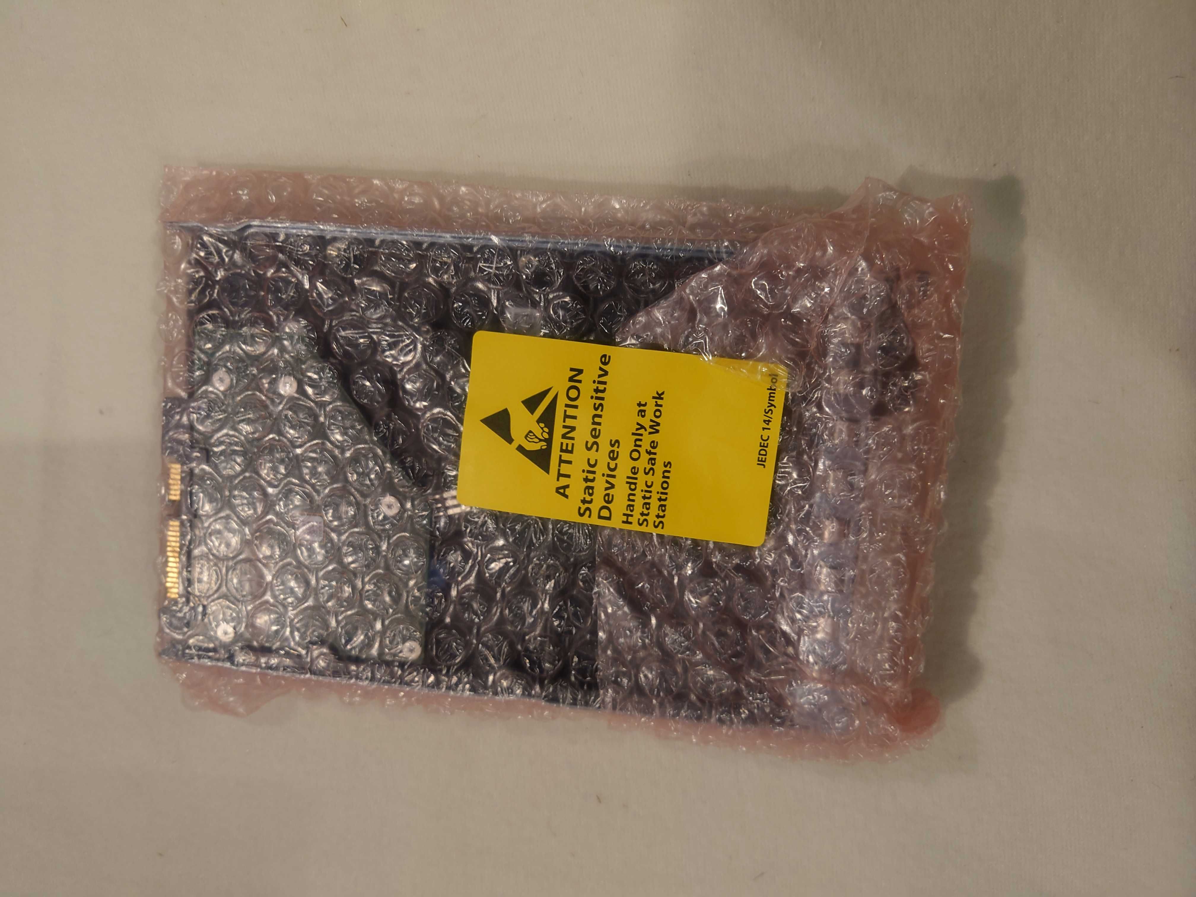 Продавам чисто нов диск 2ТБ 3.5" Seagate Exos првен за Dell