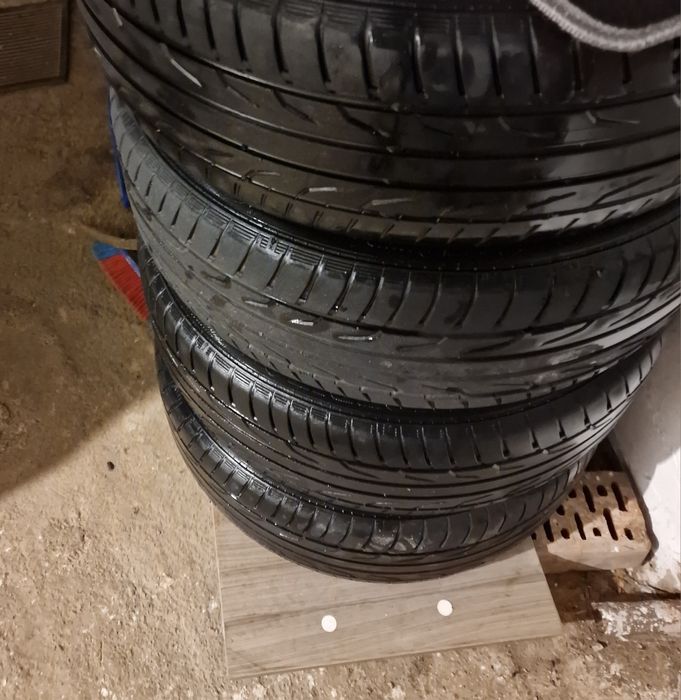 Vind 4 anvelope vara 215/55/17 Semperit