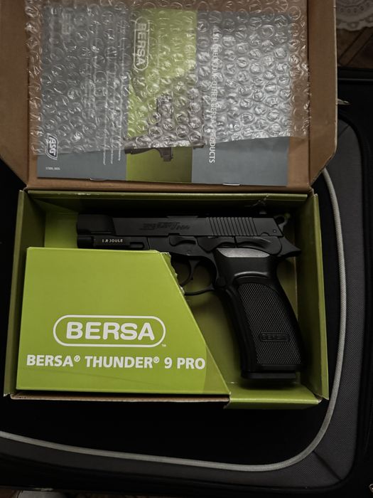 Vand pistol airsoft impecabil