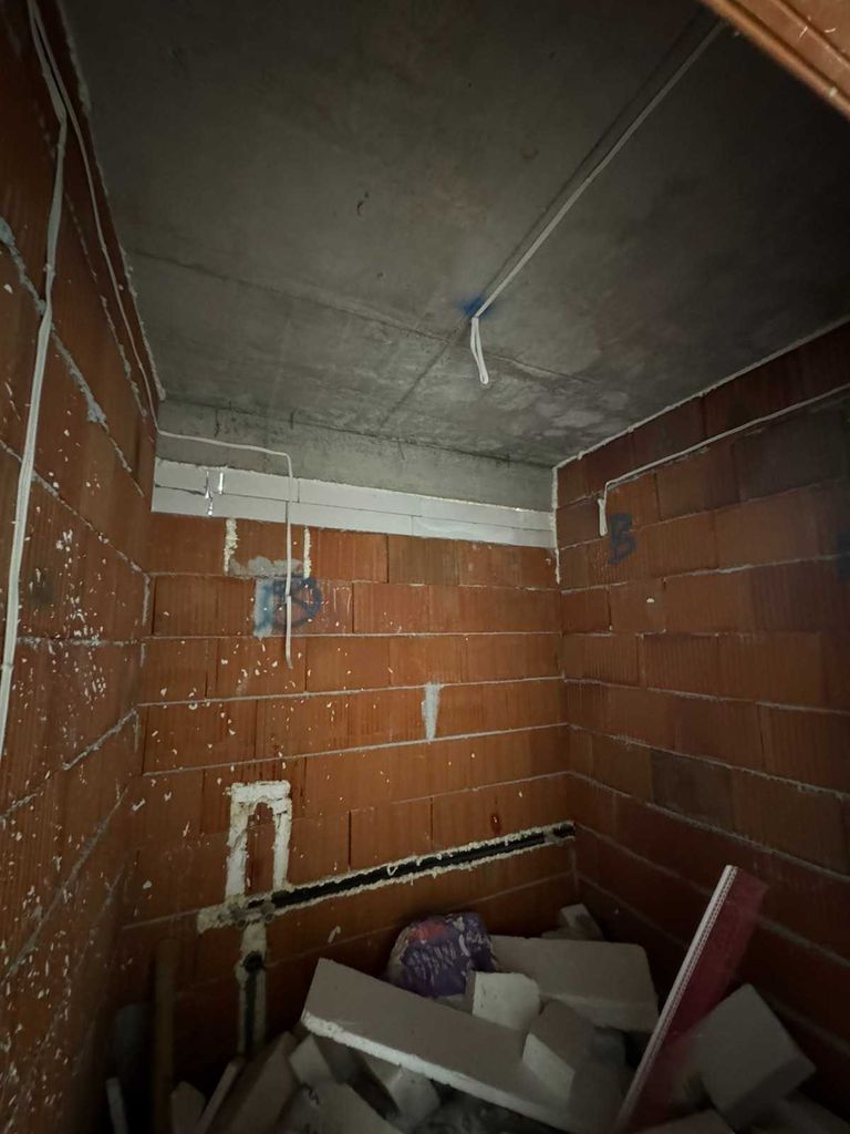 Продава се Двустаен апартамент в София, Център - 61 кв.м за 2074 €/кв.м - Снимка #4