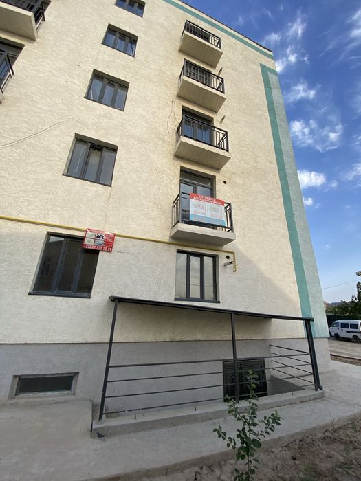 Noturar bino sotiladi