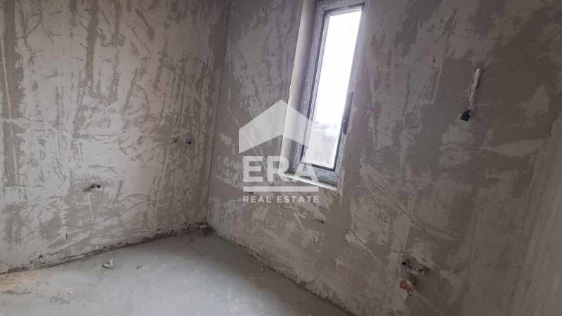 Продава се Тристаен апартамент в Варна, Левски - 110 кв.м за 2273 €/кв.м - Снимка #9