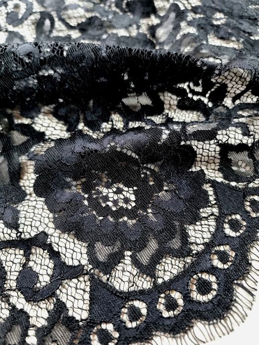 Dantelă fină Chantilly culoare neagra țesătură premium