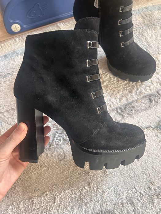 ботильоны чистые 1 раза надевала на той