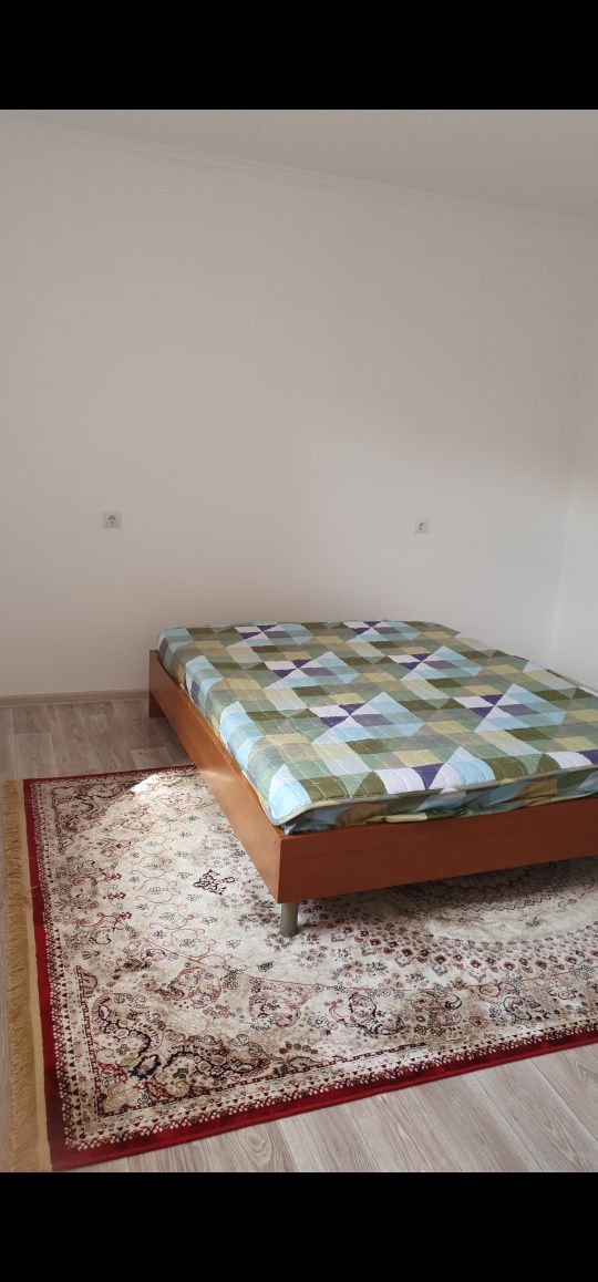 Продаётся кровать с матрасом