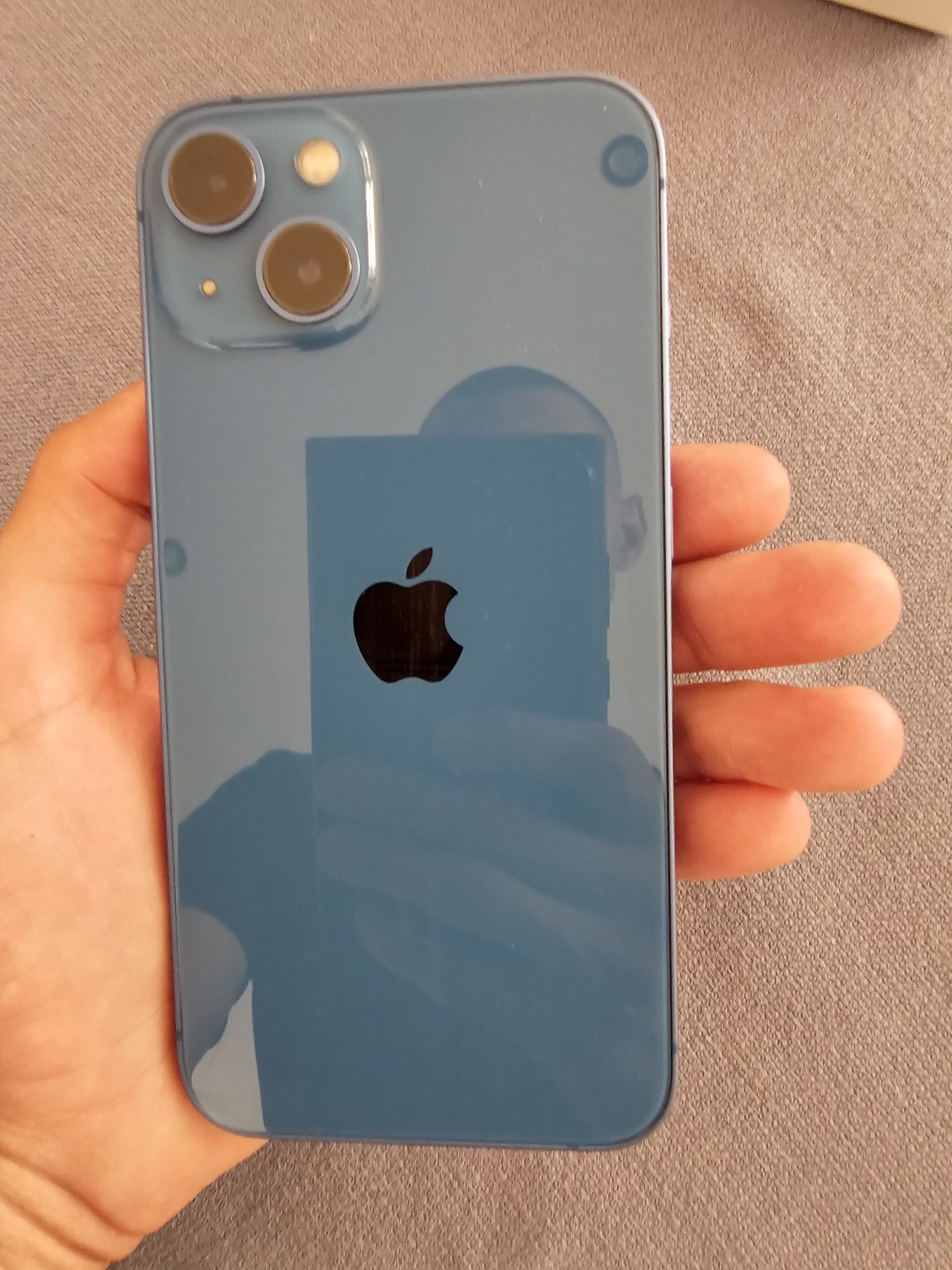 Vând iphone 13 albastru de 128 GB 2200 lei