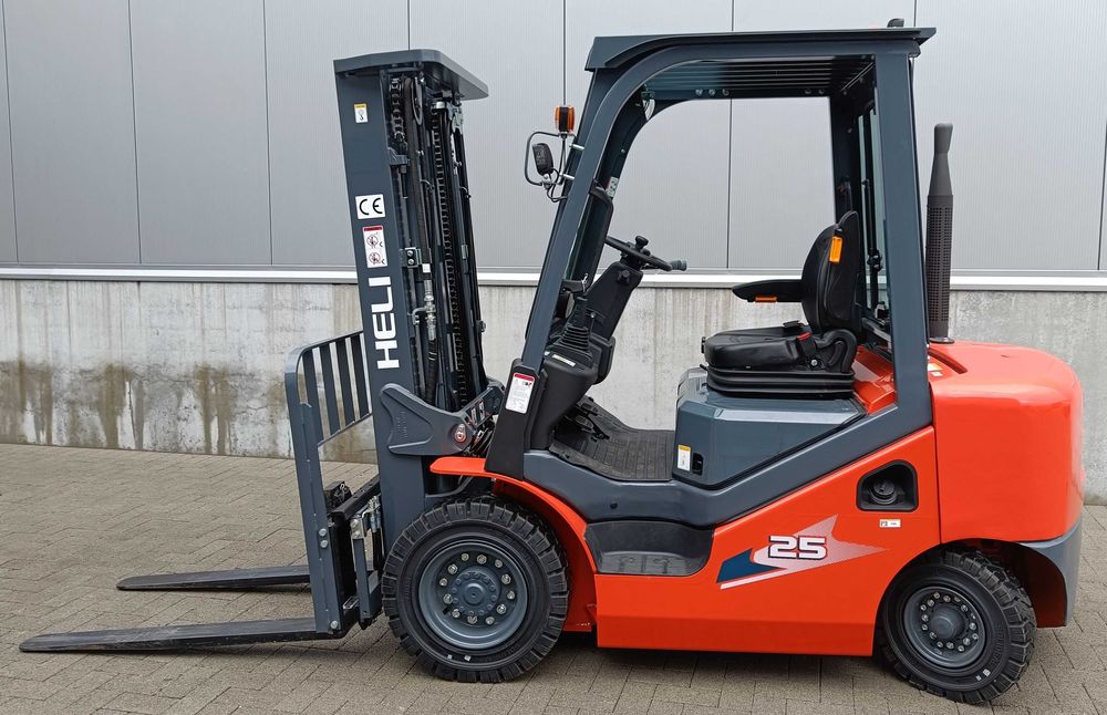 Motostivuitor diesel HELI 2,5 to, Nu Linde Doosan UN