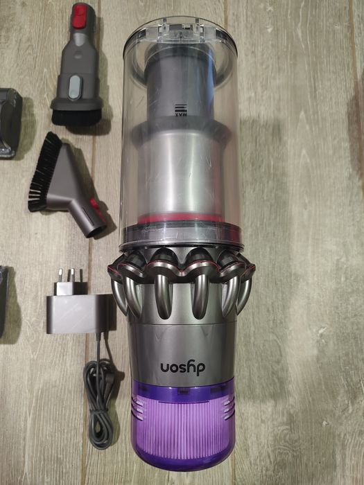 Aspirator vertical fara fir Dyson V11 SV17