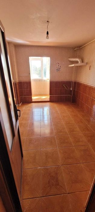 vand apartament 4 camere