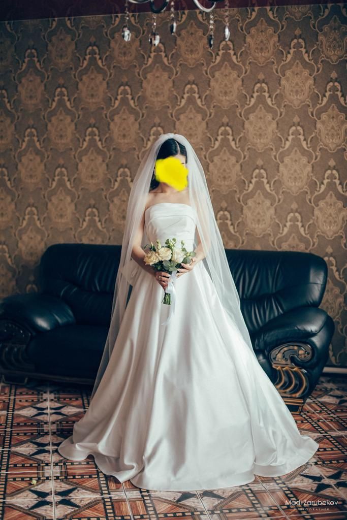 Шикарное свадебное атласное платье