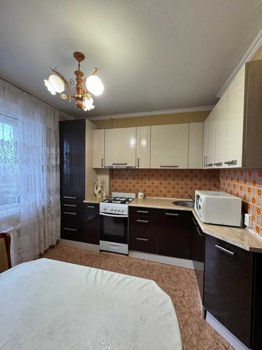 Продам 2 комнатную квартиру рядом с 1 гимназией! ЛЕНИНГРАДКА 4 ЭТАЖ!!!