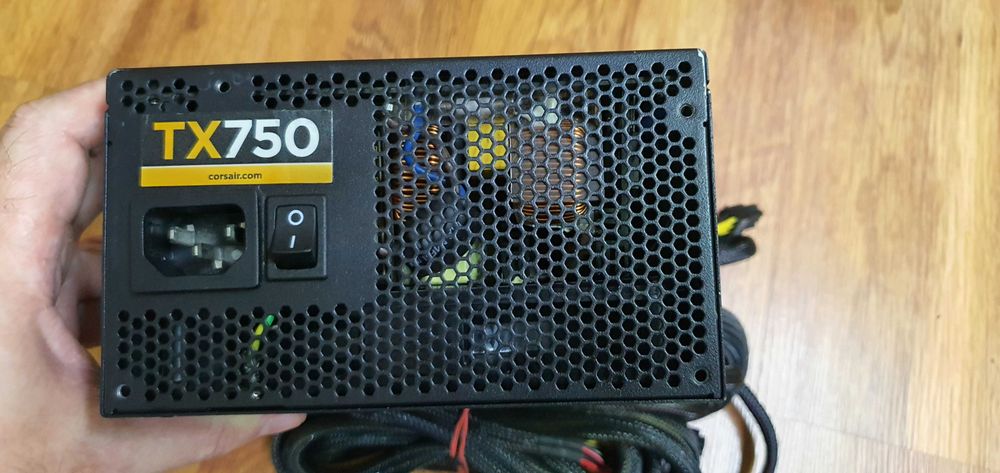 Sursa Corsair TX 750