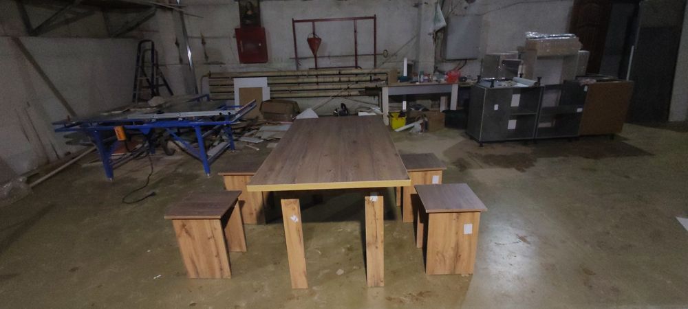 Продам стол и 4 стула из лдсп