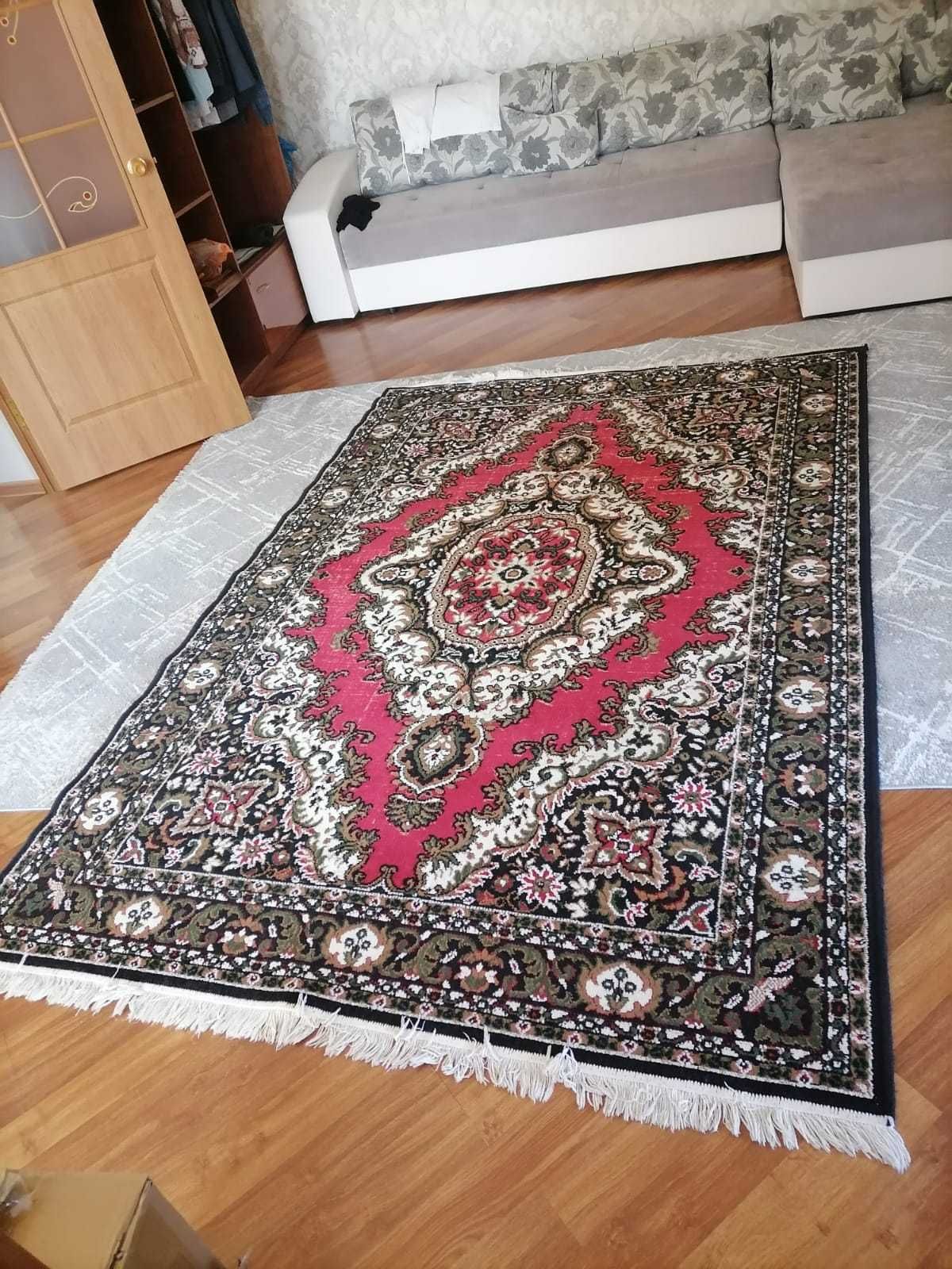 Продам ковер в хорошем состоянии