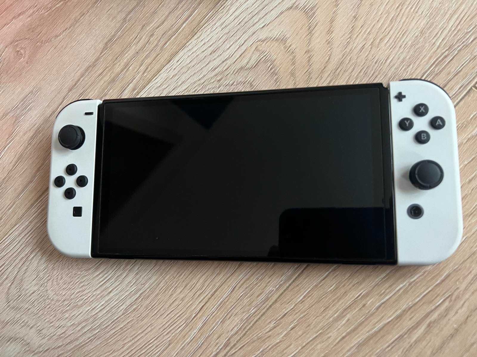 КАТО НОВ Nintendo Switch OLED - White + калъф+  игра GTA(trilogy)