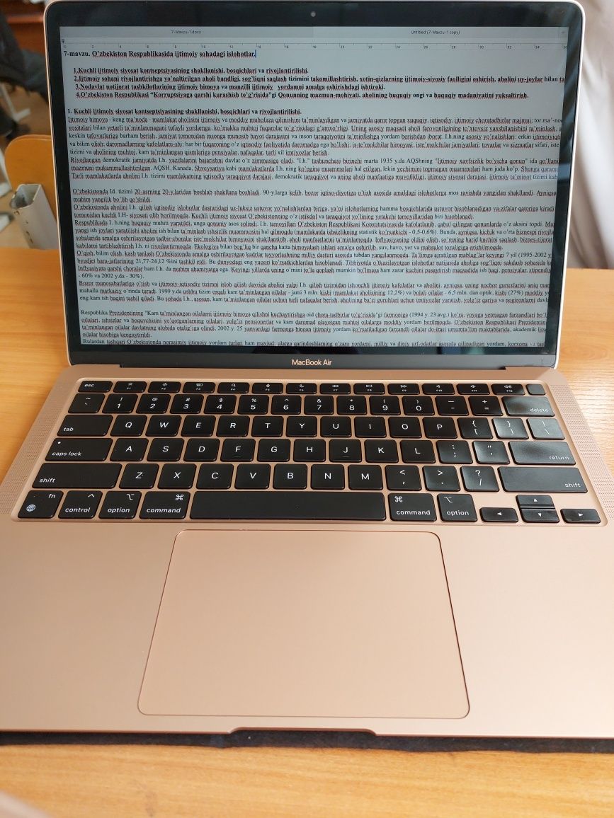 Macbook M1 gold rangli