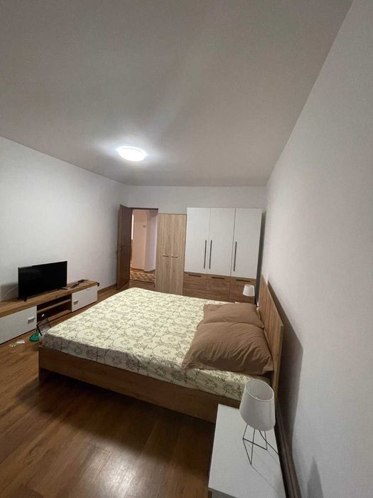 Apartament Doua Camere, decomandat, et 3, str Ioan Corvin