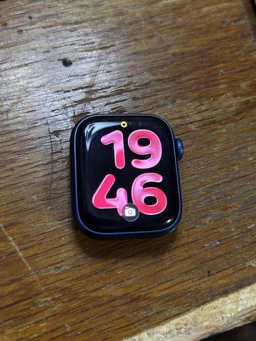 Apple Watch Series 7 (GPS + Cellular)