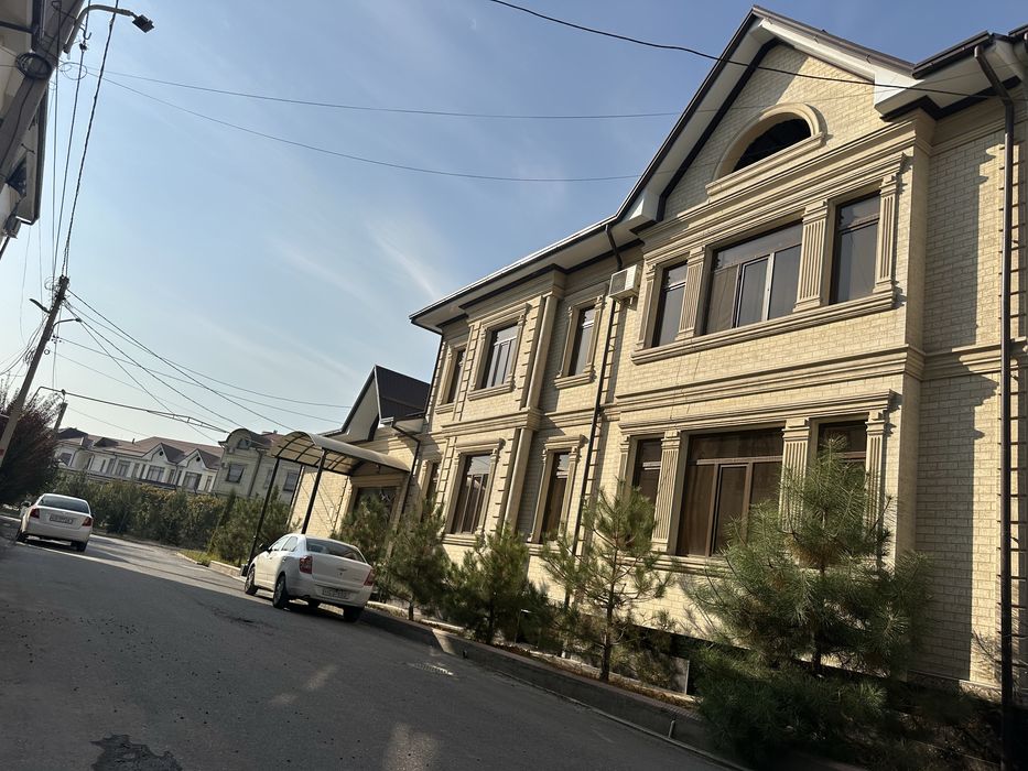 Uchaska sergili protiv golden haus