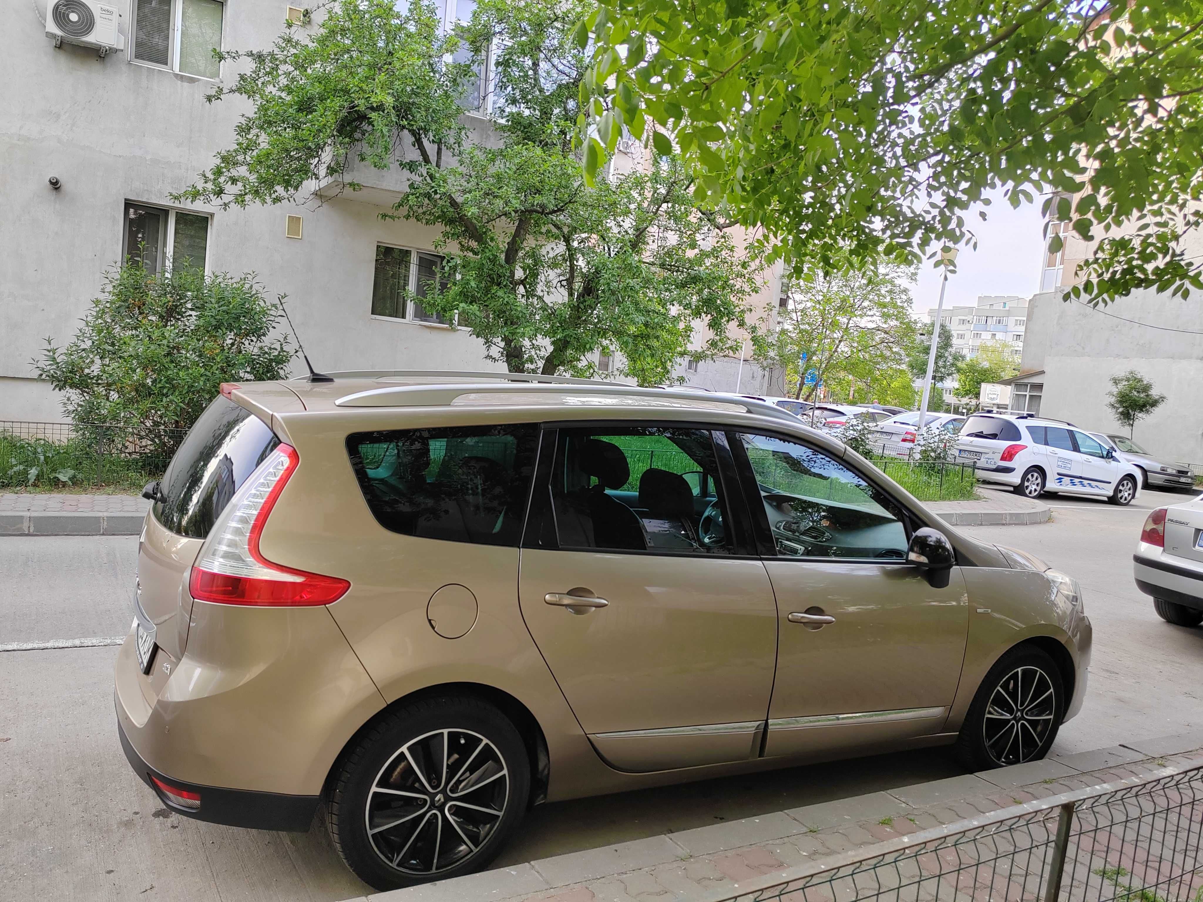 Vând Renault Grand Scenic 3, an 2013, motorizare diesel 1.5 dci