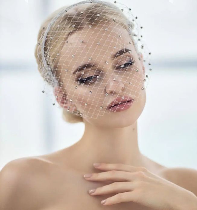 Шикарный ободок-фата с вуалью и стразами в белом и черном цвете