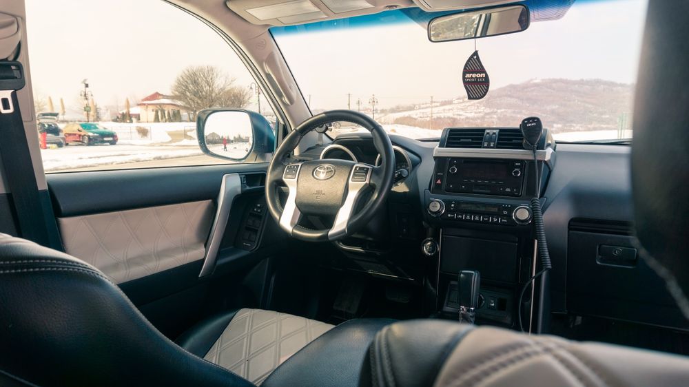 Vând Toyota Land Cruiser j150
