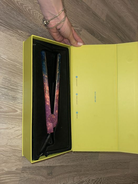 Преса за коса с кутия и документи