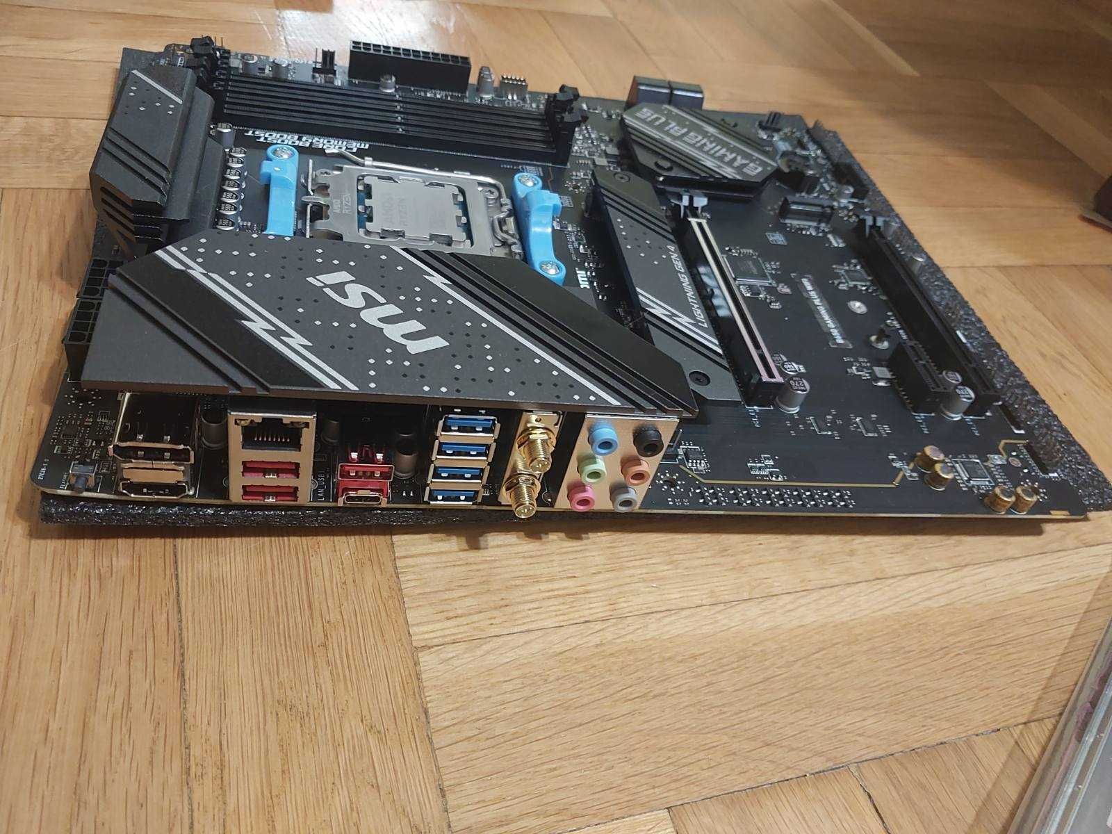 AMD Ryzen 7 9700X + MSI B650 Gaming Plus Wi-Fi, AM5
